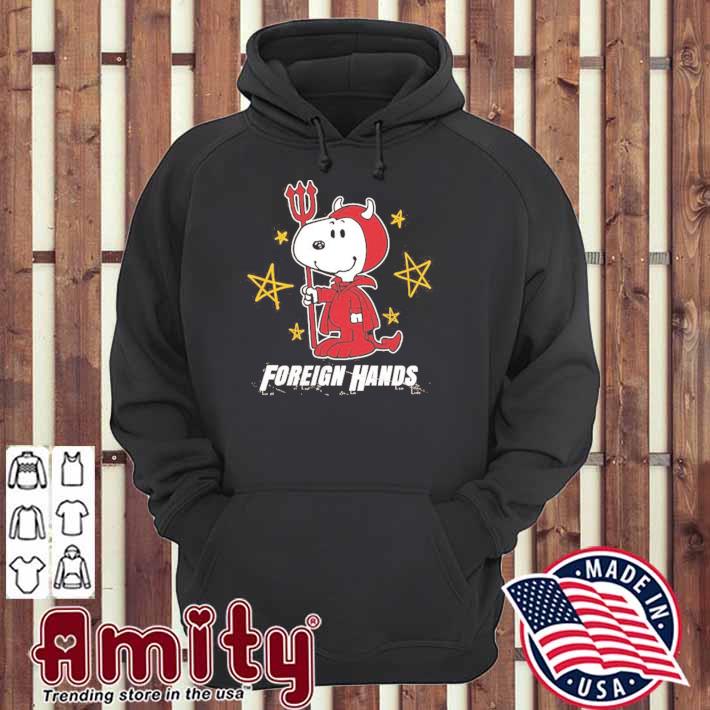 Foreign hands Snoopy halloween t-s hoodie